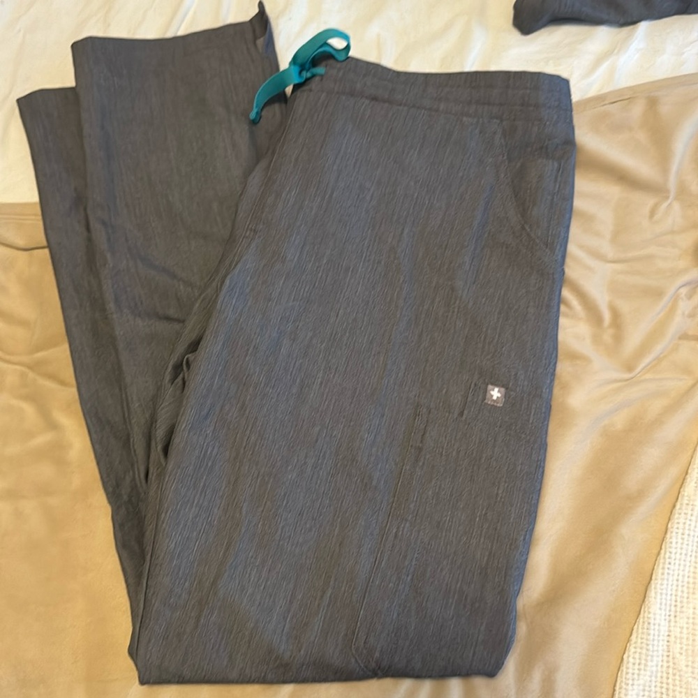 Figs Women’s Straight Leg Scrub Pants in Charcoal with Teal Drawstring